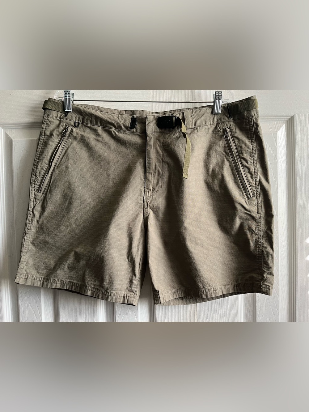 ROARK Camp Hybrid Ripstop Belted Shorts Men’s Size 40 Zip Pockets 6” Inseam